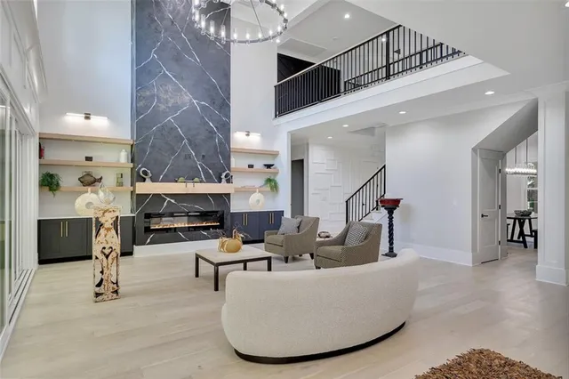a large kitchen with kitchen island a large island in it