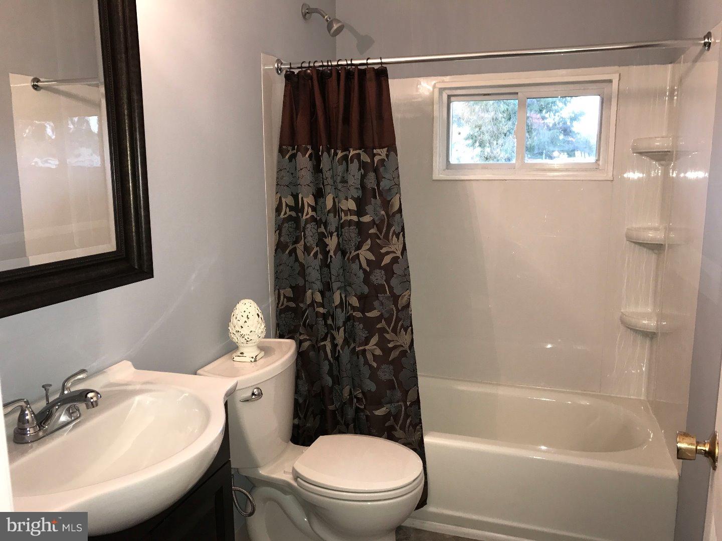 253 Andover Road Fairless Hills, PA 19030 - Photo 9 of 16 Bathroom