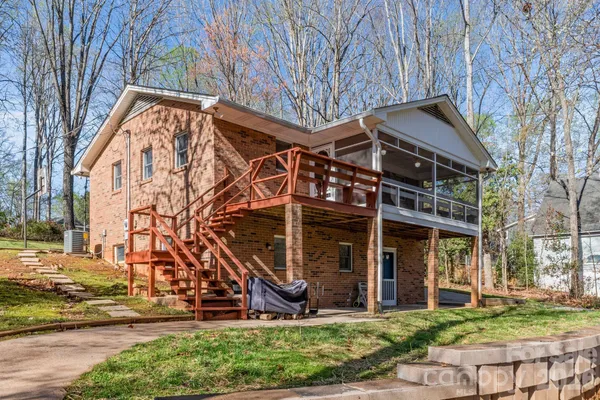 $725,000 | 8032 Lakeview Drive, Denver, NC 28037