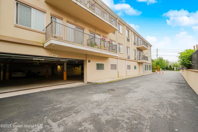 $519,000 | 1235 Forest Hill Road, Unit 2E | Staten Island