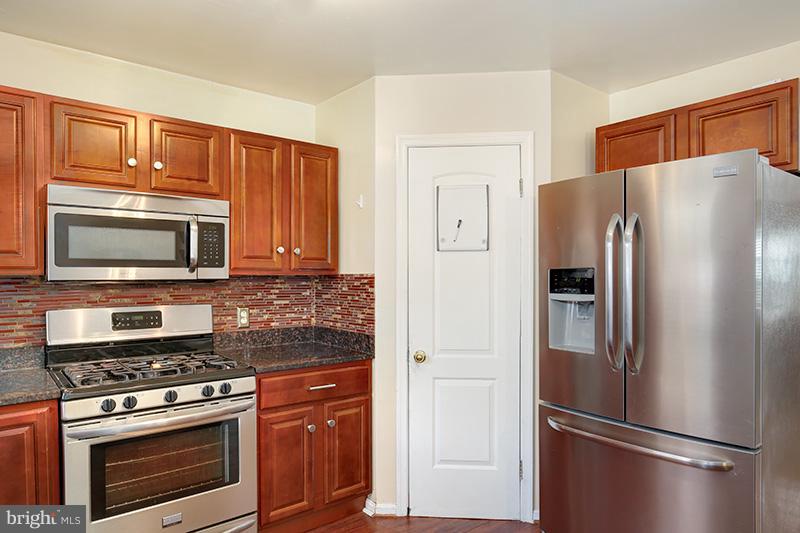 6531 Ridgeborne Drive Baltimore, MD 21237 - Photo 11 of 30 Kitchen