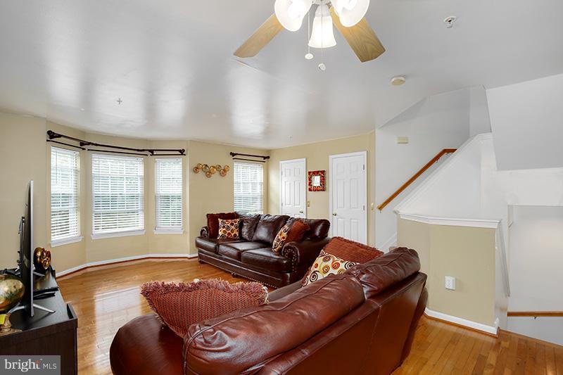 6531 Ridgeborne Drive Baltimore, MD 21237 - Photo 3 of 30 Living Room