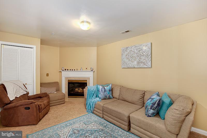 6531 Ridgeborne Drive Baltimore, MD 21237 - Photo 26 of 30 Living Room