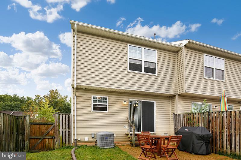 6531 Ridgeborne Drive Baltimore, MD 21237 - Photo 29 of 30 Exterior (Rear)