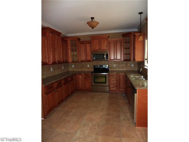 5036 Peppertree Road Clemmons, NC 27012 - Photo 6 of 16 Kitchen.