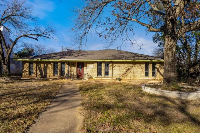$300,000 | 607 Willowbrook Circle, Duncanville, TX 75116