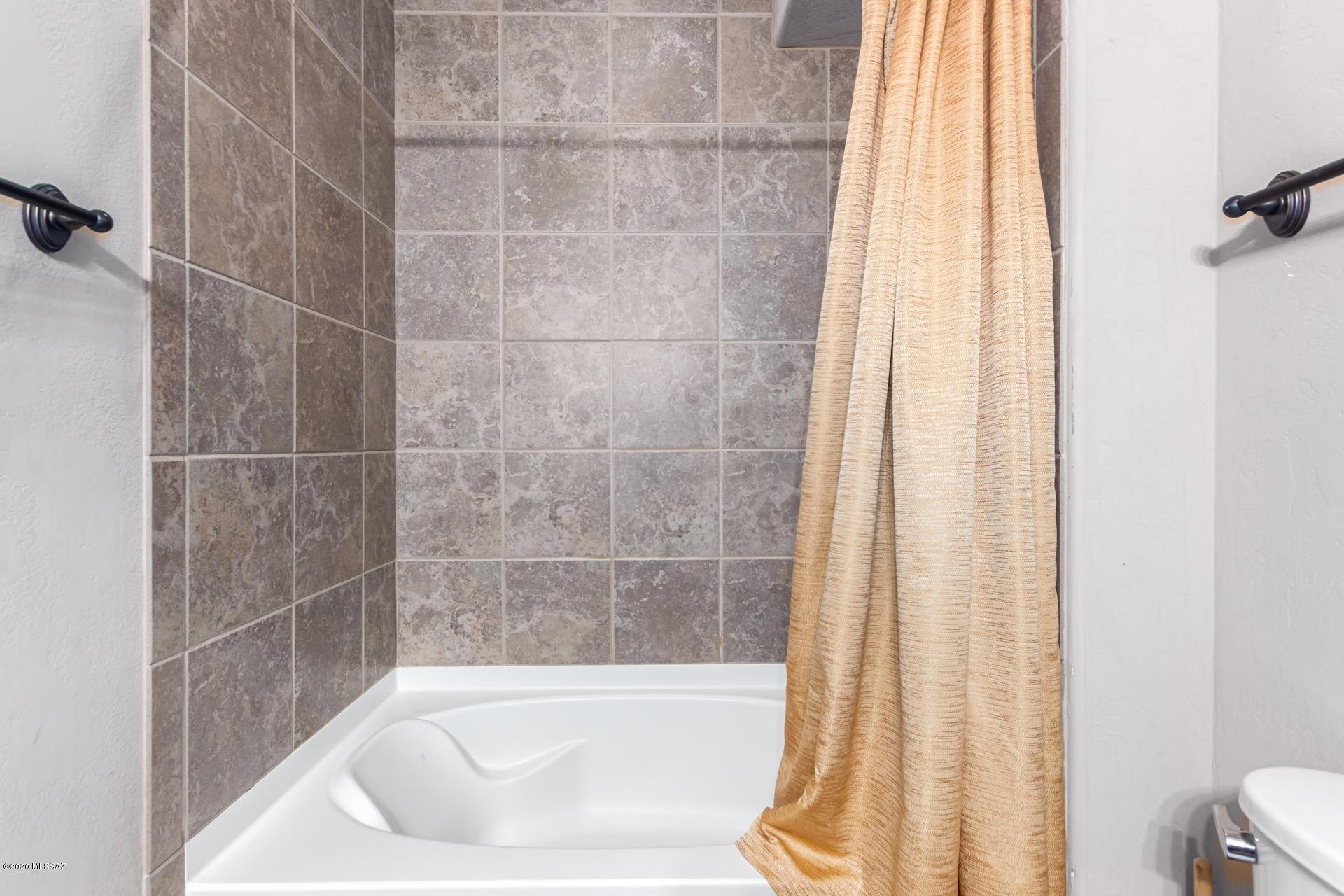 2550 East River Road, Unit 20103 Tucson, AZ 85718 - Photo 14 of 25