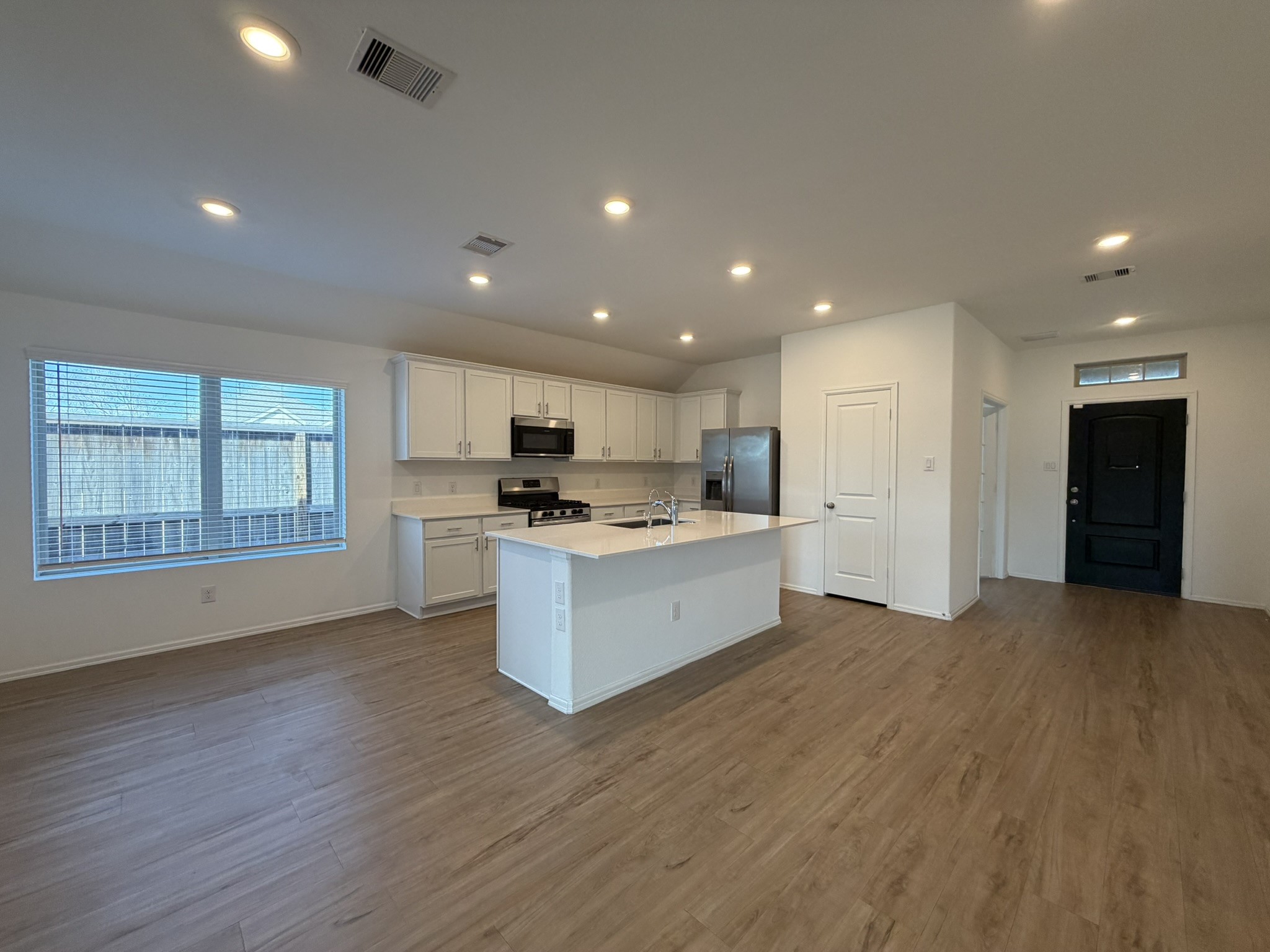 14242 Walworth Crk Court Rosharon, TX 77583 - Photo 3 of 16