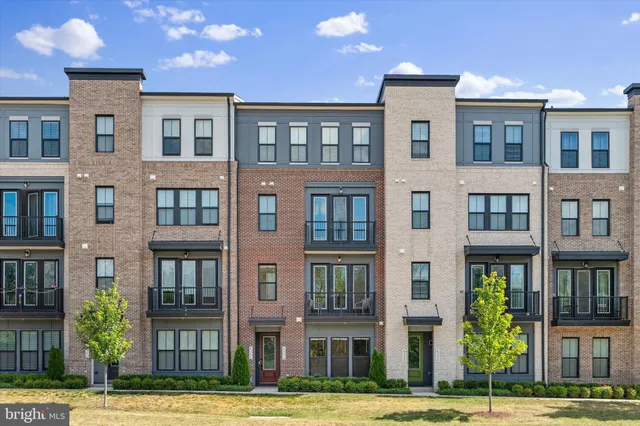 $549,900 | 43234 Farringdon Square, Ashburn, VA 20148