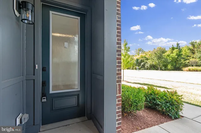 $549,900 | 43234 Farringdon Square, Ashburn, VA 20148