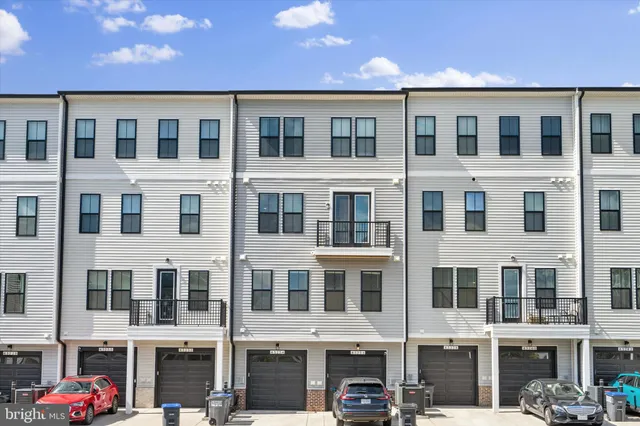 $549,900 | 43234 Farringdon Square, Ashburn, VA 20148