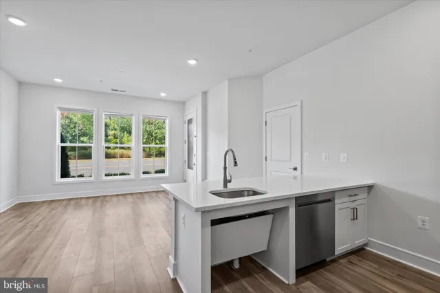 $549,900 | 43234 Farringdon Square, Ashburn, VA 20148