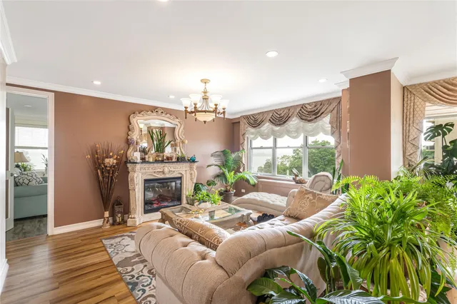 $900,000 | 17-85 215th Street, Unit 4M | Bay Terrace