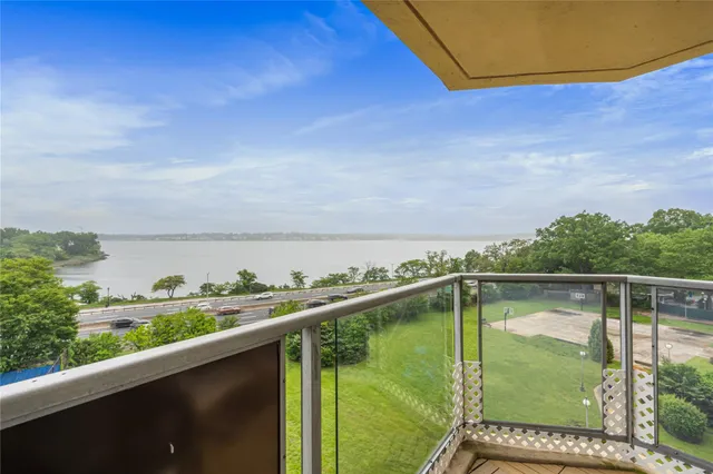 $900,000 | 17-85 215th Street, Unit 4M | Bay Terrace