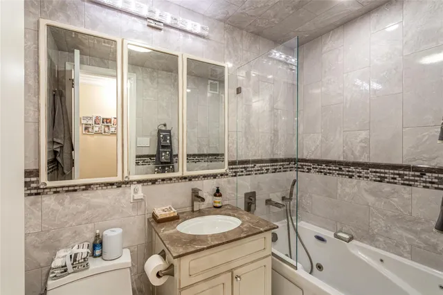 $900,000 | 17-85 215th Street, Unit 4M | Bay Terrace