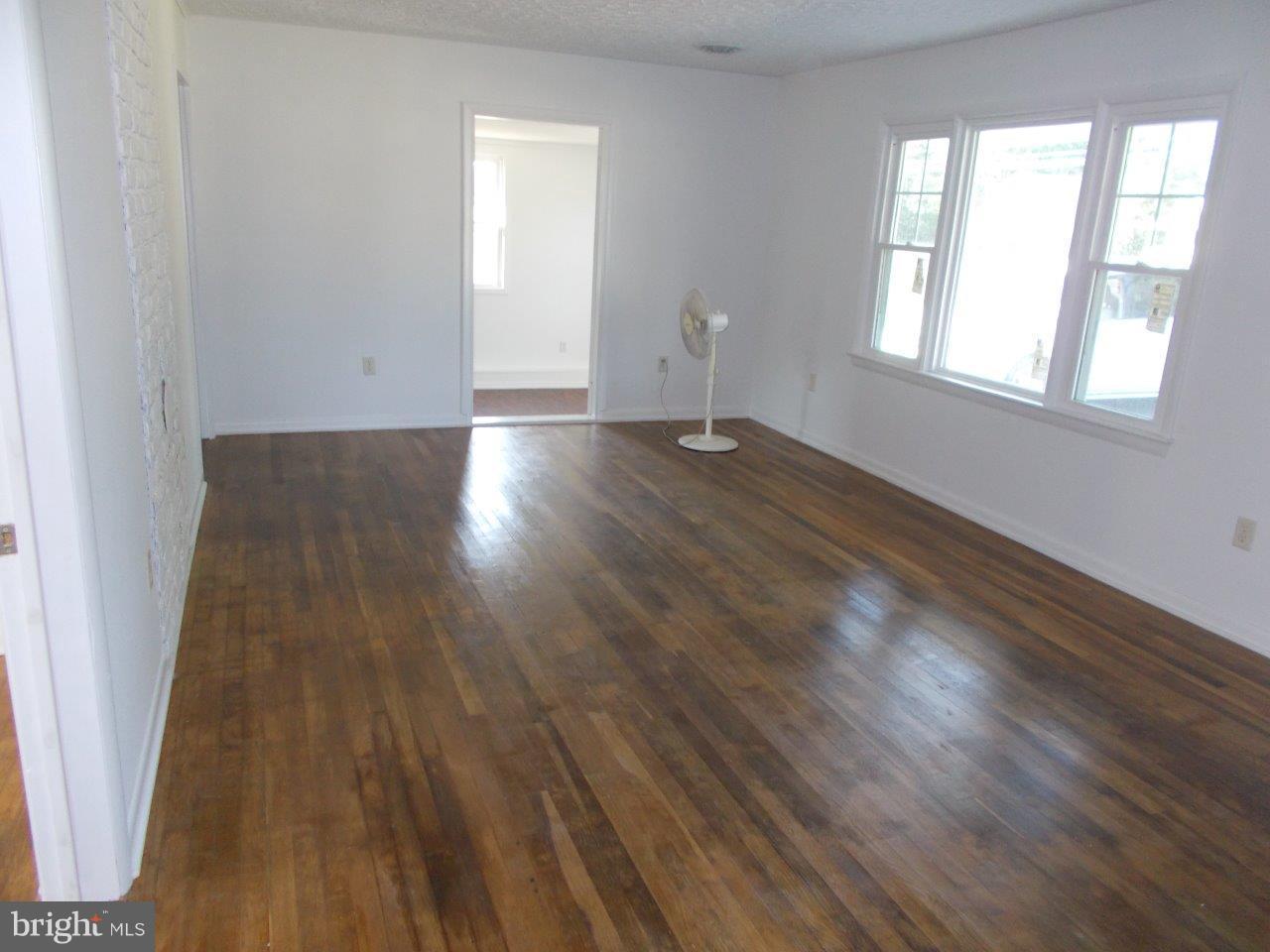 5338 Bucktown Road Cambridge, MD 21613 - Photo 7 of 18 Living Room