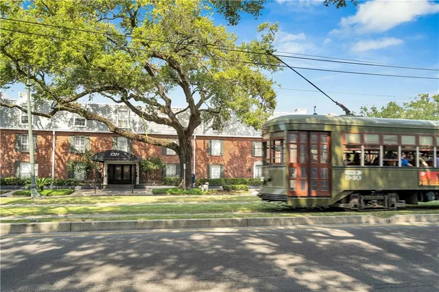 $375,000 | 3201 St Charles Avenue, Unit 313, New Orleans, LA 70115