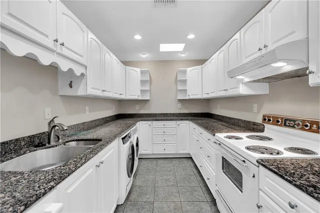 $375,000 | 3201 St Charles Avenue, Unit 313, New Orleans, LA 70115