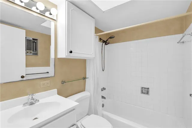 $375,000 | 3201 St Charles Avenue, Unit 313, New Orleans, LA 70115