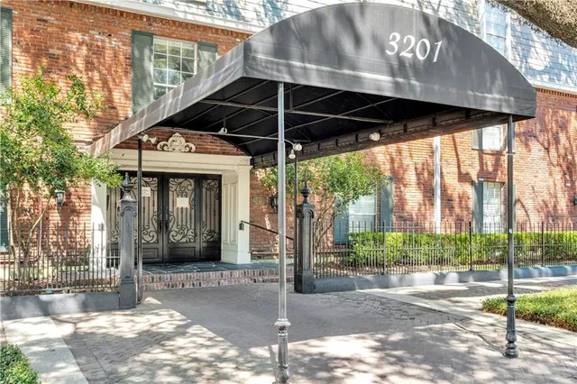$375,000 | 3201 St Charles Avenue, Unit 313, New Orleans, LA 70115