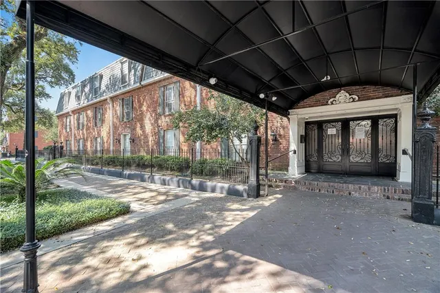 $375,000 | 3201 St Charles Avenue, Unit 313, New Orleans, LA 70115