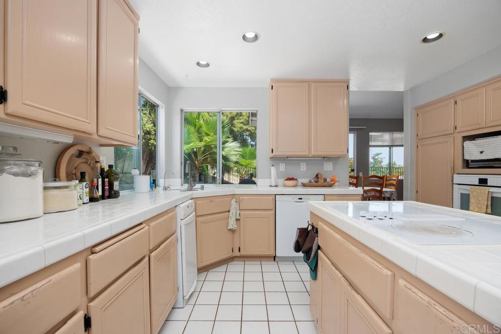 5202 Via Tizon Oceanside, CA 92057 - Photo 12 of 30 Kitchen