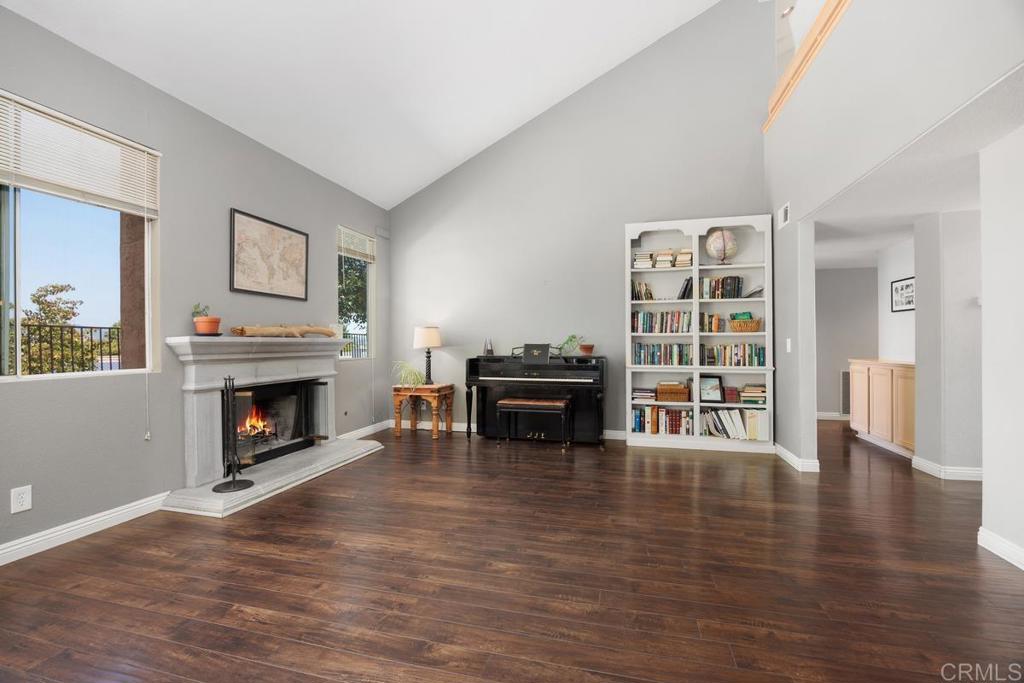 5202 Via Tizon Oceanside, CA 92057 - Photo 5 of 30 Living Room