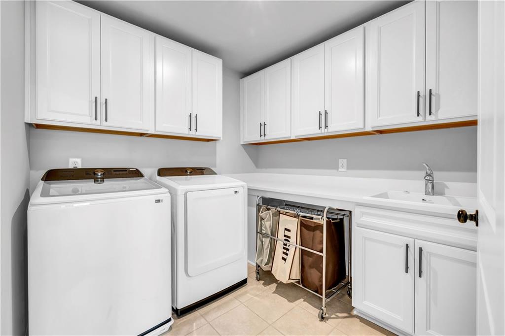 6095 Marigold Way Atlanta, GA 30349 - Photo 15 of 17 a utility room with dryer and washer