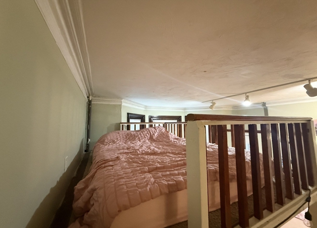 379 Beacon Street, Unit 1R Boston, MA 02116 - Photo 4 of 6