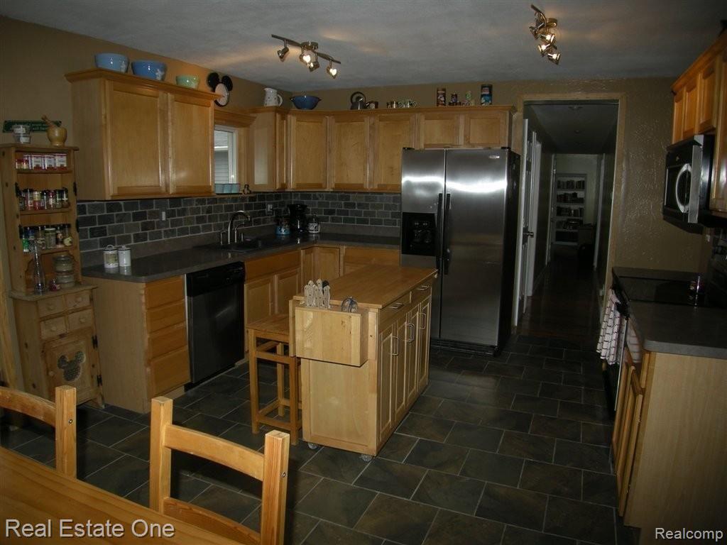 923 Benstein Road Walled Lake, MI 48390 - Photo 11 of 25 Appliances Stay