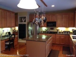 48646 Antique Road Canton, MI 48187 - Photo 8 of 24 Kitchen v3.jpg