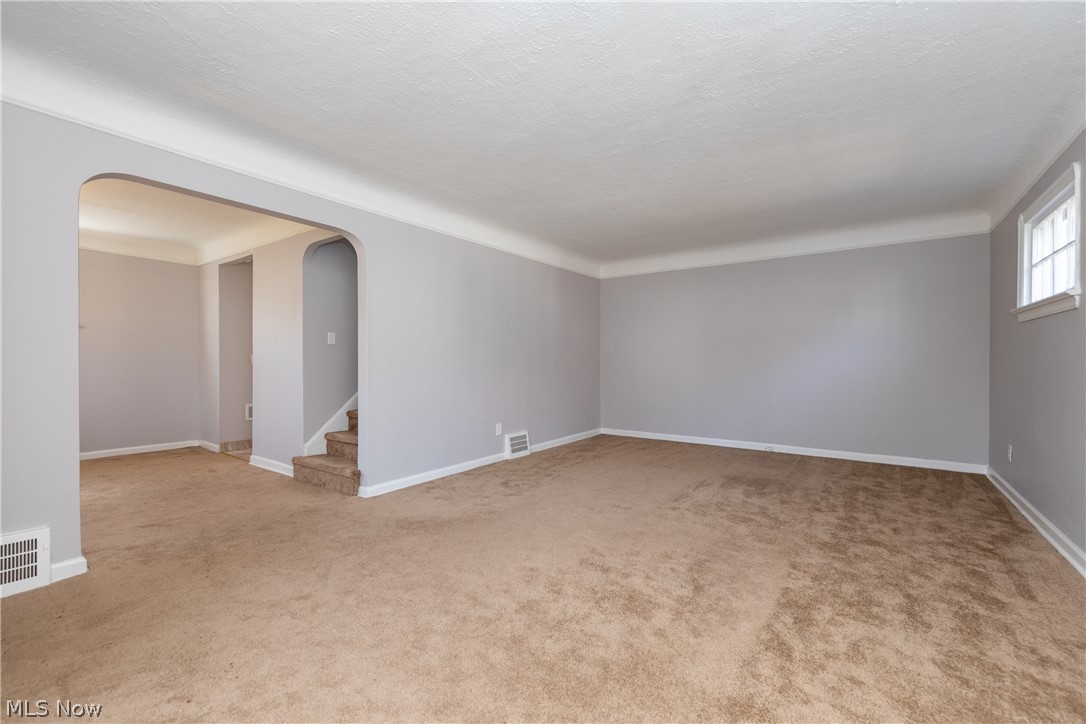 1408 Gordon Road Cleveland, OH 44124 - Photo 4 of 30