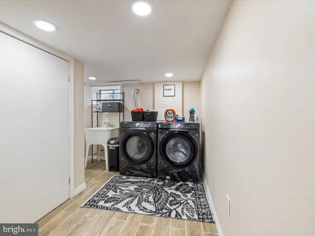 a view of washer and dryer in a room