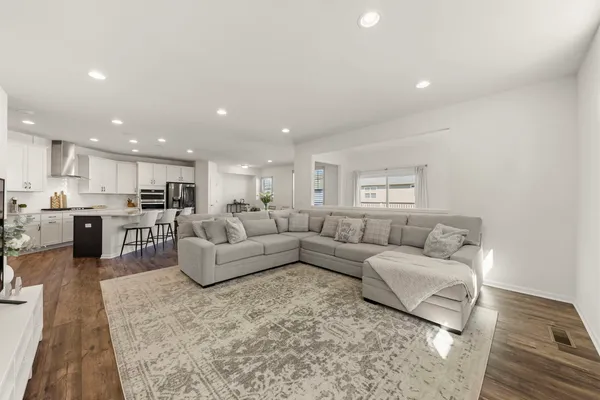 $875,000 | 2534 Leander Court, Woodridge, IL 60517