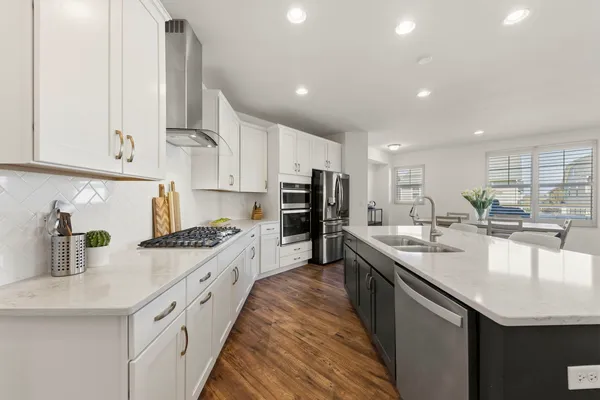 $875,000 | 2534 Leander Court, Woodridge, IL 60517