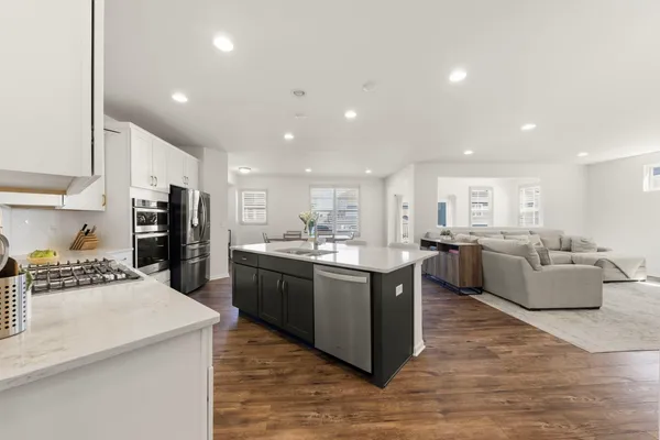 $875,000 | 2534 Leander Court, Woodridge, IL 60517