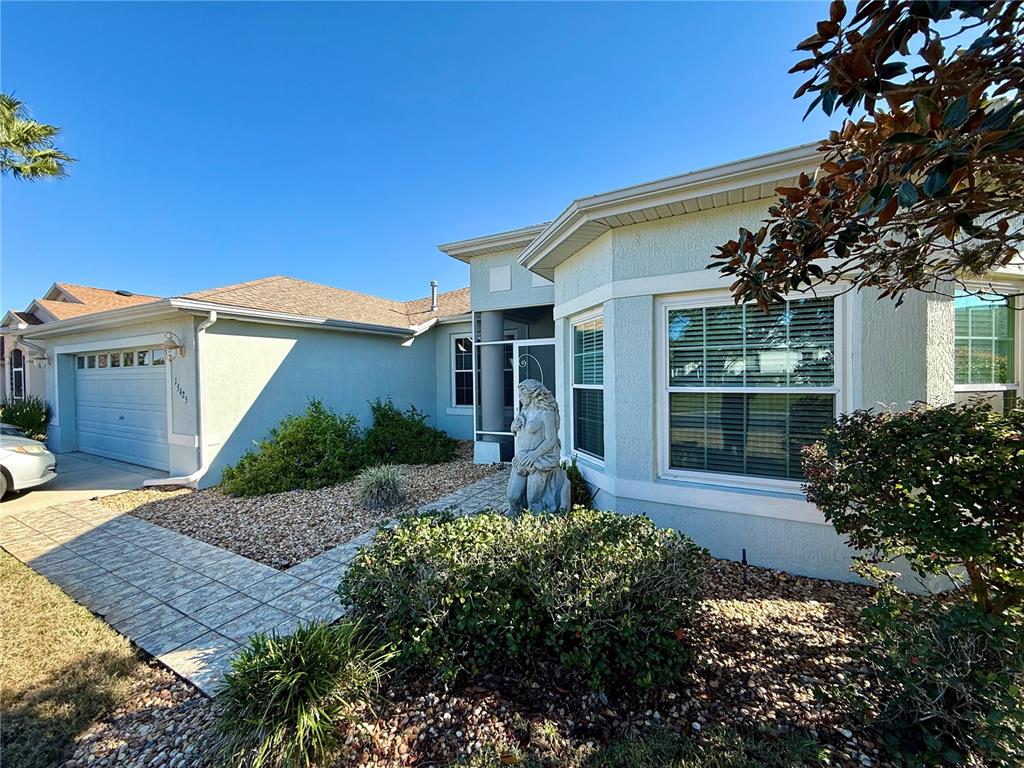 15425 Southwest 14th Avenue Road Ocala, FL 34473 - Photo 3 of 21 a front view of a house with a garden