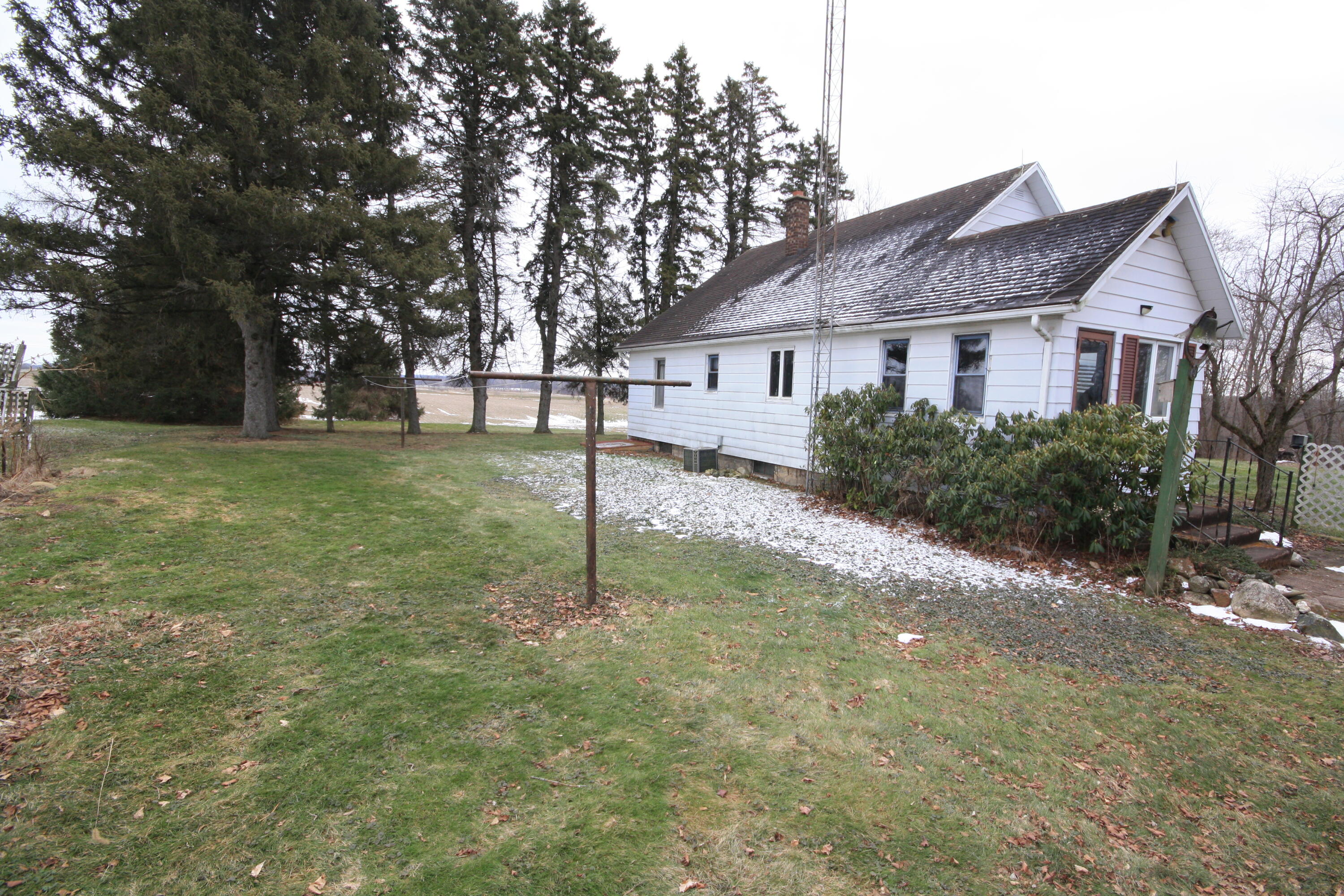 9575 North Branch Road Watervliet, MI 49098 - Photo 3 of 35 IMG_6745