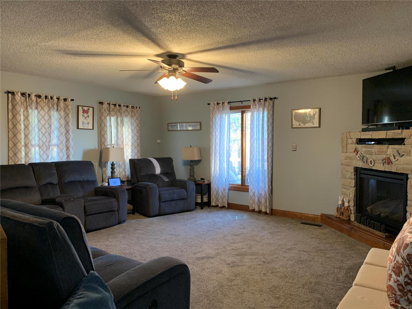 1357 Woburn Road Greenville, IL 62246 - Photo 3 of 23 Gallery Image 3