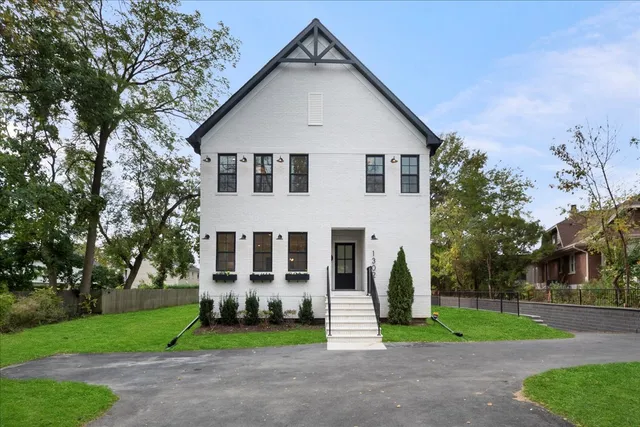 $2,400,000 | 1302 Waukegan Road, Northbrook, IL 60062