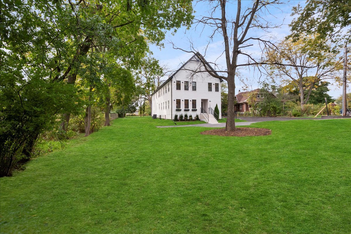 1302 Waukegan Road Northbrook, IL 60062 - Photo 3 of 75 Gallery Image 3
