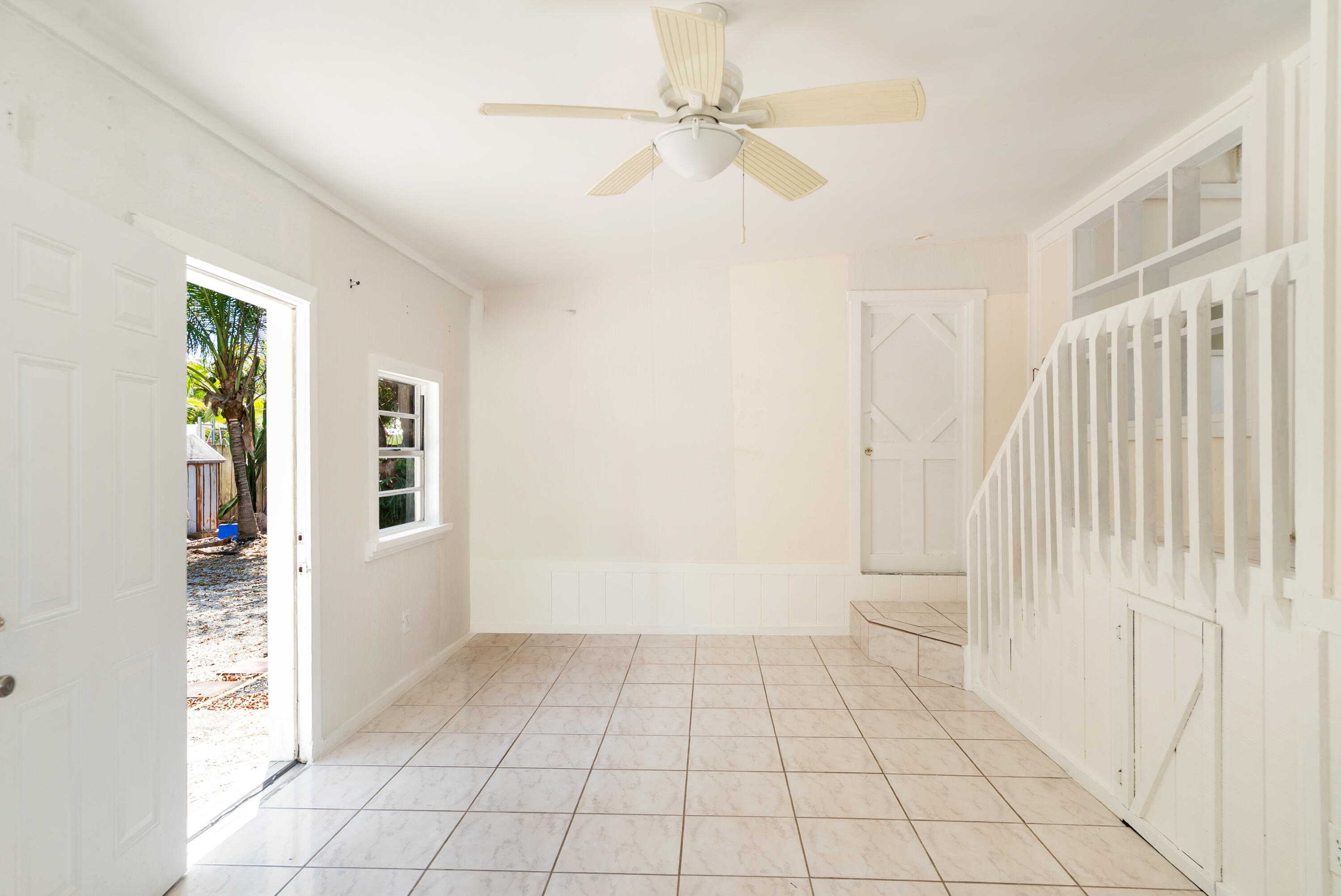 271 Ryan Avenue Key Largo, FL 33037 - Photo 18 of 58 an empty room with windows and ceiling fan