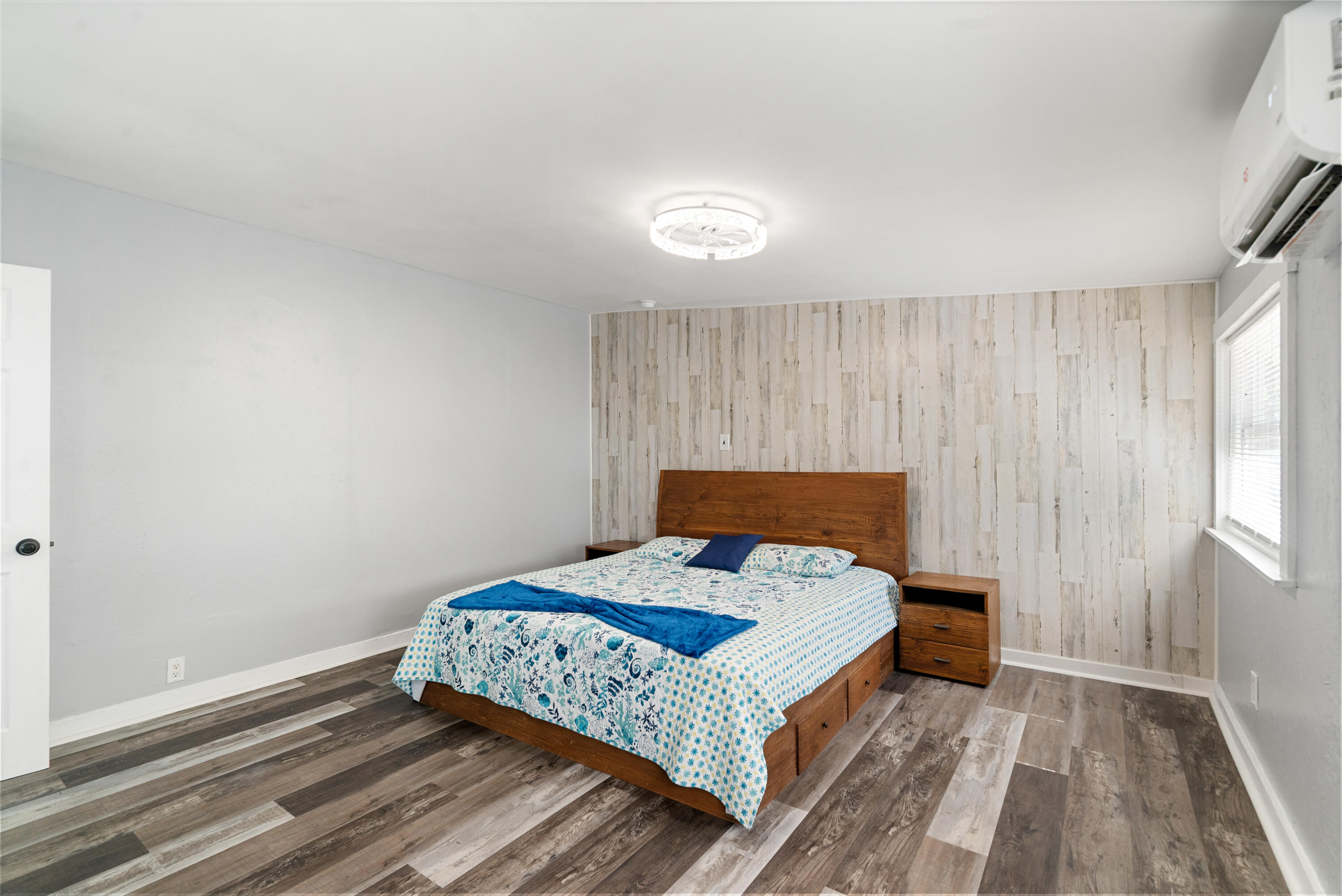 271 Ryan Avenue Key Largo, FL 33037 - Photo 33 of 58 a bedroom with a bed and a window