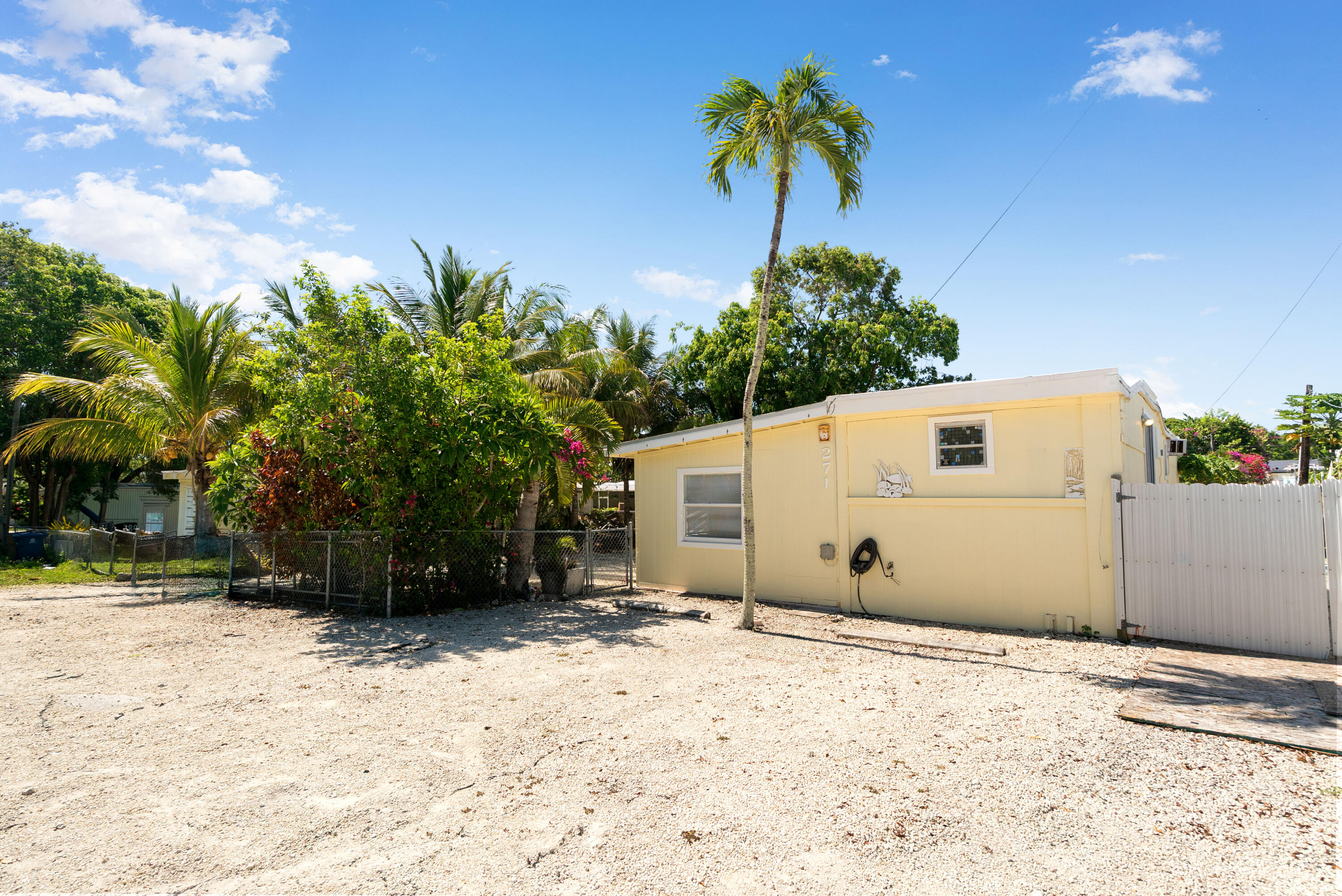 271 Ryan Avenue Key Largo, FL 33037 - Photo 43 of 58 a view of a garage