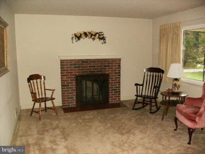 12505 Regwood Road Hydes, MD 21082 - Photo 6 of 10 Living Room
