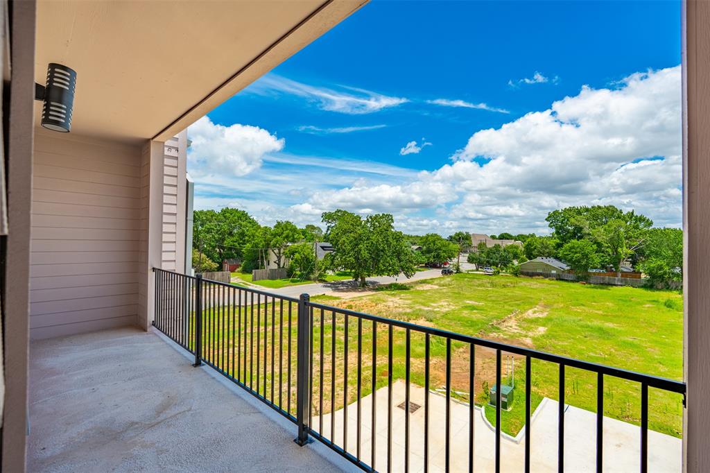 512 South O Connor Road Irving, TX 75060 - Photo 19 of 21 Private balcony featuring a concrete floor and black metal railing