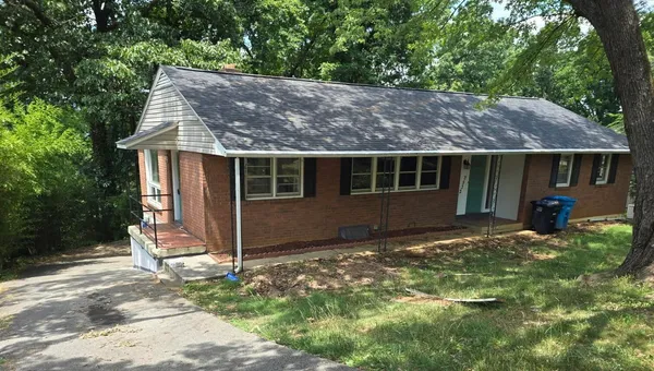 $1,975 | 2532 Roundtop Road Northwest, Roanoke, VA 24012