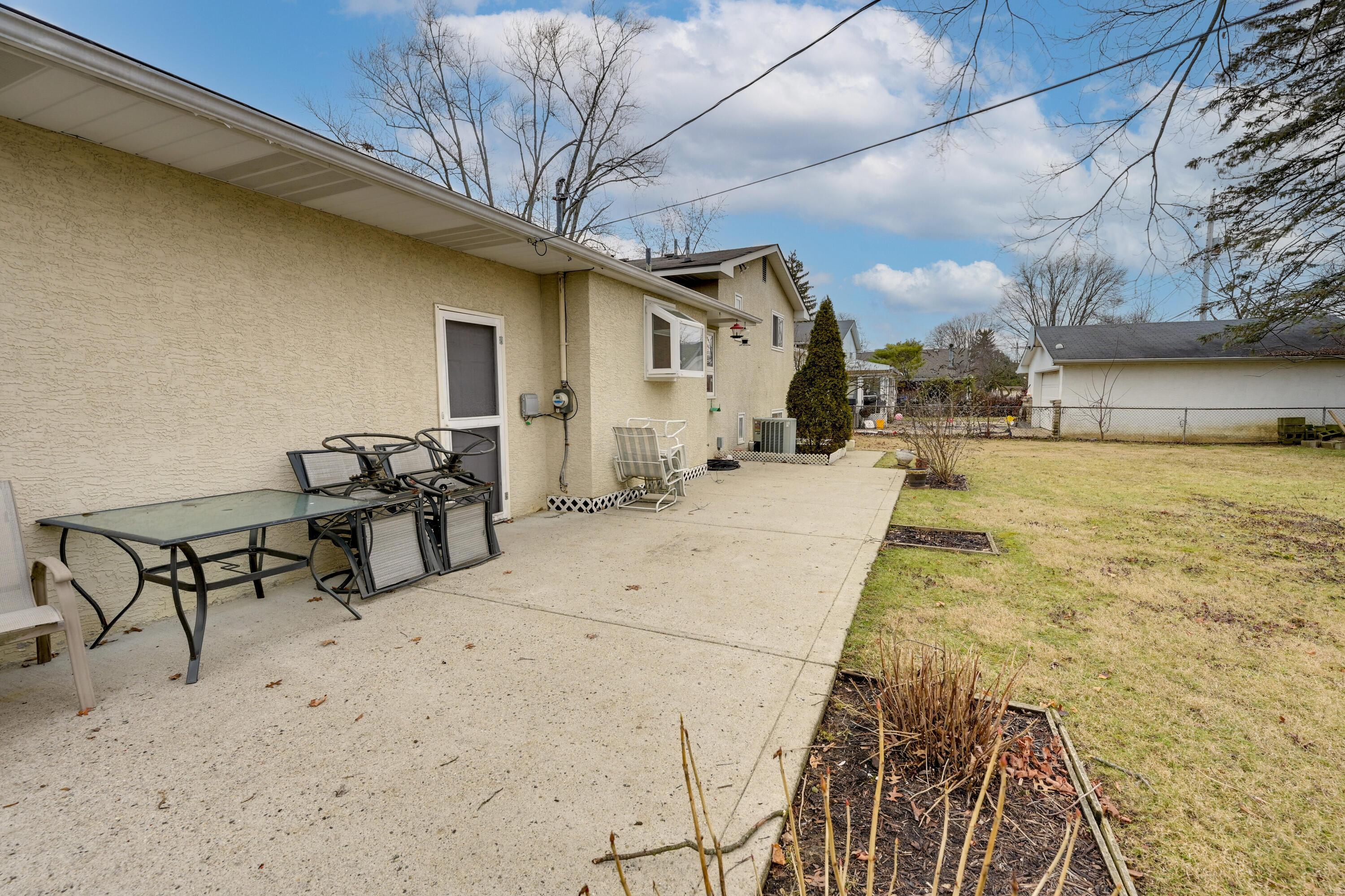 5516 Driftwood Road Columbus, OH 43229 - Photo 28 of 35 Patio area