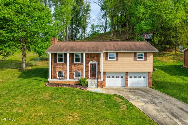 $345,000 | 820 South Sherbrooke Drive, Mount Carmel, TN 37645
