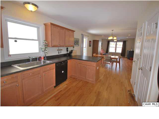112 Roy's Place Charlottesville, VA 22902 - Photo 6 of 14 a kitchen with lots of counter top space